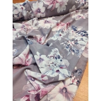 Szary szyfon cienka tkanina na sukienki - białe kwiaty amarylis